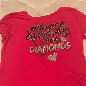 Short sleve red thin T-shirt.